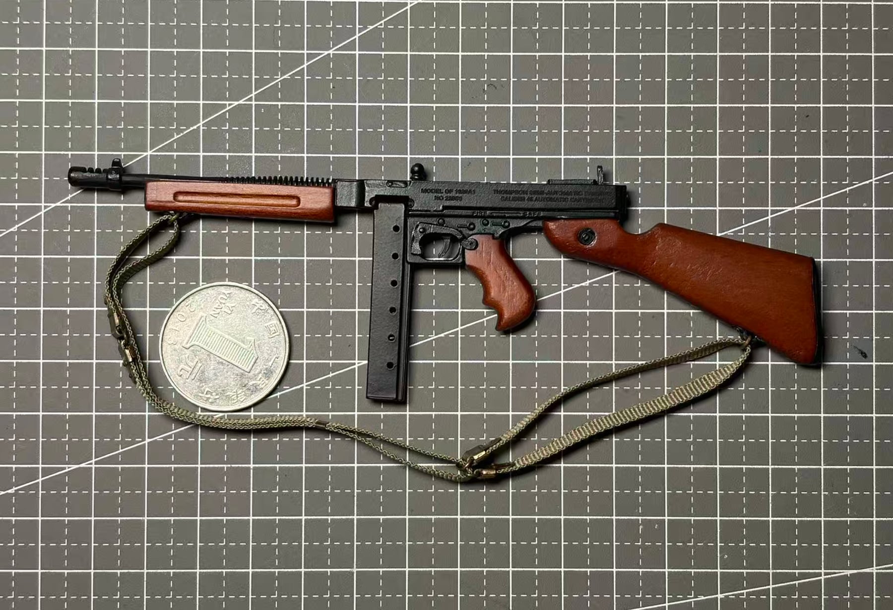 FP018 M1928A1 Thompson Sub Machine Gun (Metal & Real Wood)