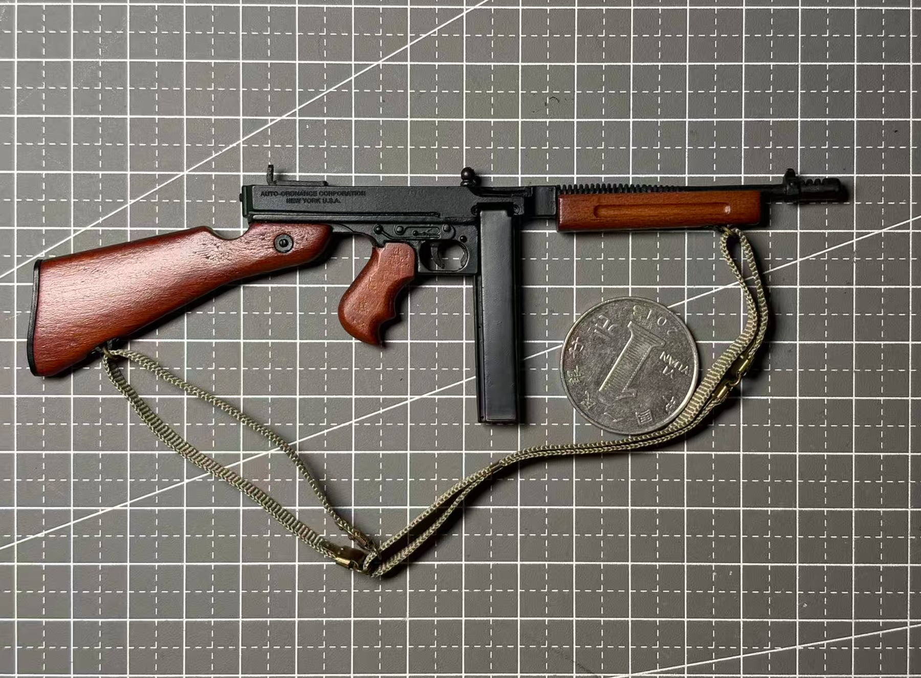 FP018 M1928A1 Thompson Sub Machine Gun (Metal & Real Wood)